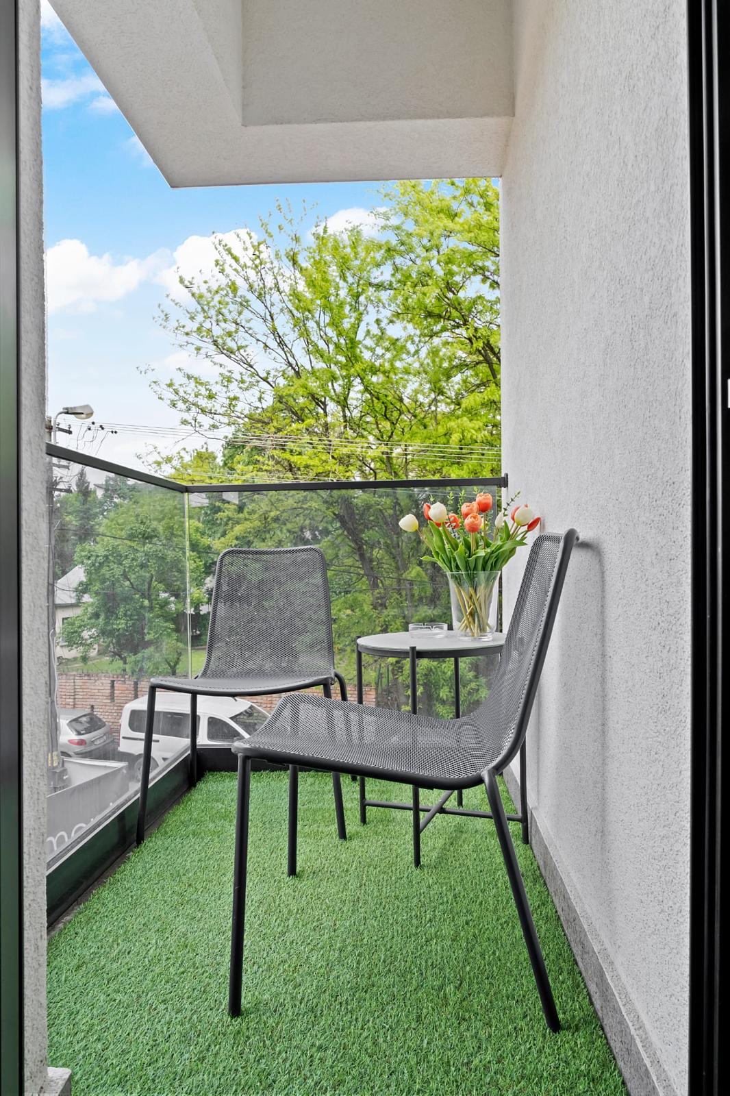 Balconul Palace Zen, cu două scaune